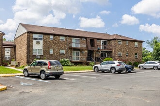 Edison and Blueberry Village in Edison, NJ - Building Photo - Building Photo