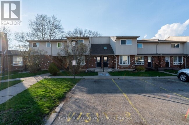 100 Brownleigh Ave in Welland, ON - Building Photo - Building Photo