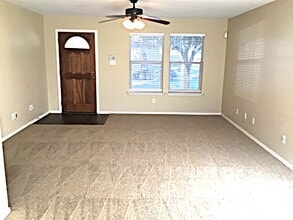 8802 Mission Mdw in San Antonio, TX - Building Photo - Building Photo