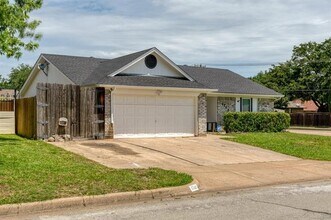 1700 Willow Vale Dr in Fort Worth, TX - Building Photo - Building Photo