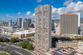 Yacht Harbor Towers in Honolulu, HI - Building Photo - Building Photo