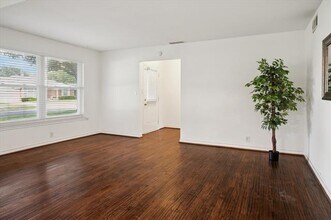 2952 Eric Ln in Farmers Branch, TX - Building Photo - Building Photo