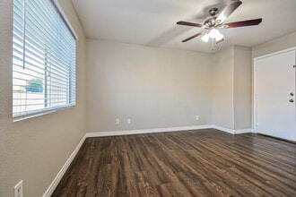 1110 Cliffbrook Hedge Ave in North Las Vegas, NV - Building Photo - Building Photo