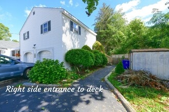 65 Pleasant St in Bourne, MA - Building Photo - Building Photo