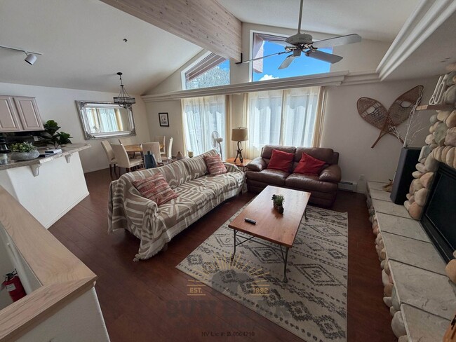 400 Fairview Blvd in Incline Village, NV - Building Photo - Building Photo