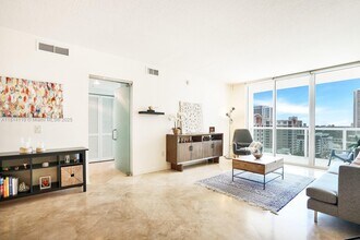 350 SE 2nd St in Fort Lauderdale, FL - Building Photo - Building Photo