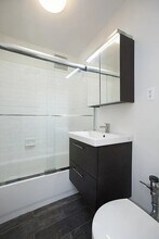 312 W 58th St in New York, NY - Building Photo - Building Photo