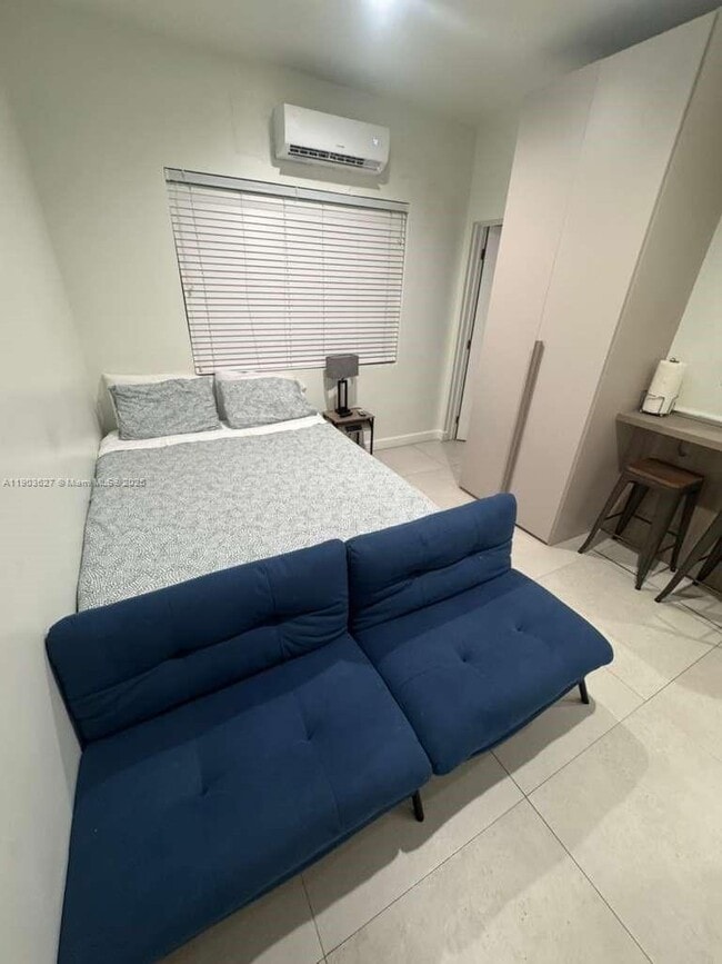 245 NE 33rd St in Miami, FL - Building Photo - Building Photo