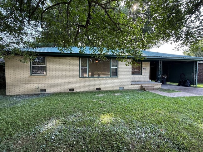 property at 1104 S Gee St