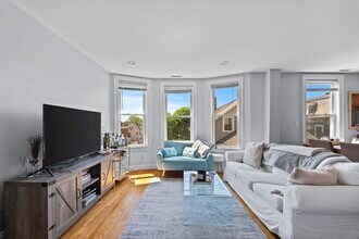 87 M St, Unit 2 in Boston, MA - Building Photo - Building Photo