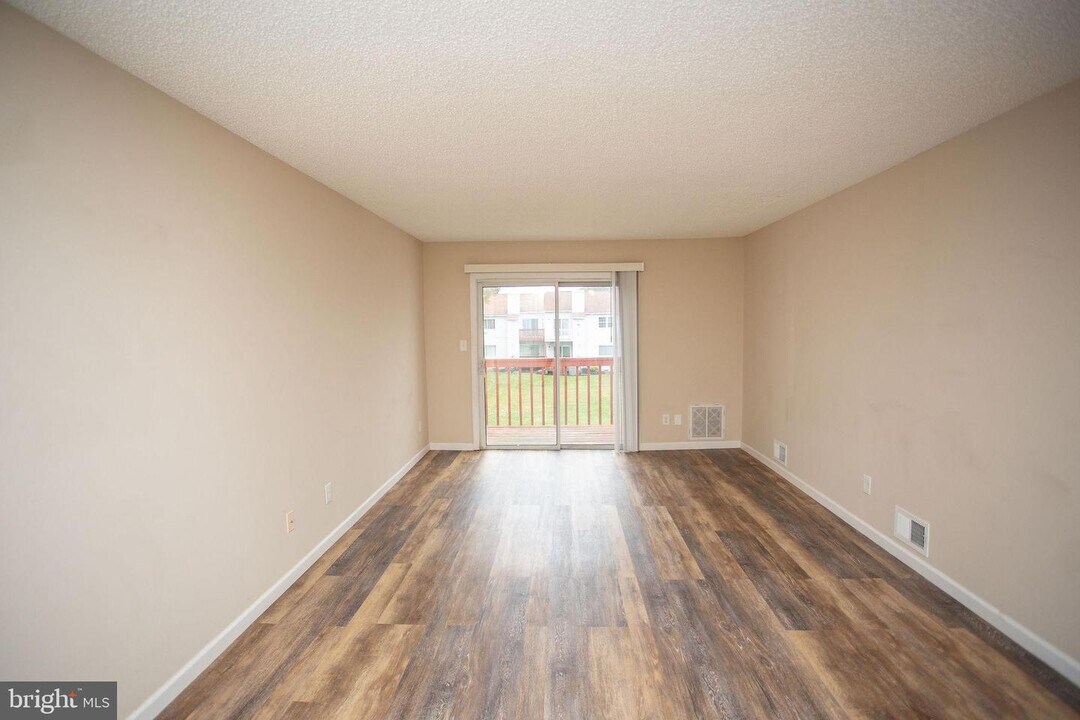 909 Woodchip Rd in Lumberton, NJ - Building Photo