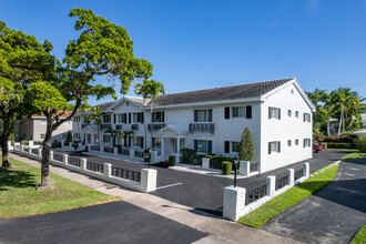 Fountainview Manor in Coral Gables, FL - Foto de edificio - Building Photo