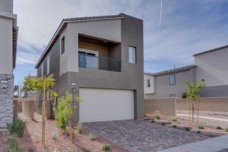 113 Charlie Chase Ave in Henderson, NV - Building Photo - Building Photo