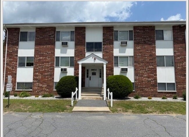 5 Turnpike in Townsend, MA - Building Photo - Building Photo