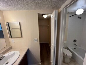 2431 NW 56th Ave, Unit 201 in Lauderhill, FL - Building Photo - Building Photo