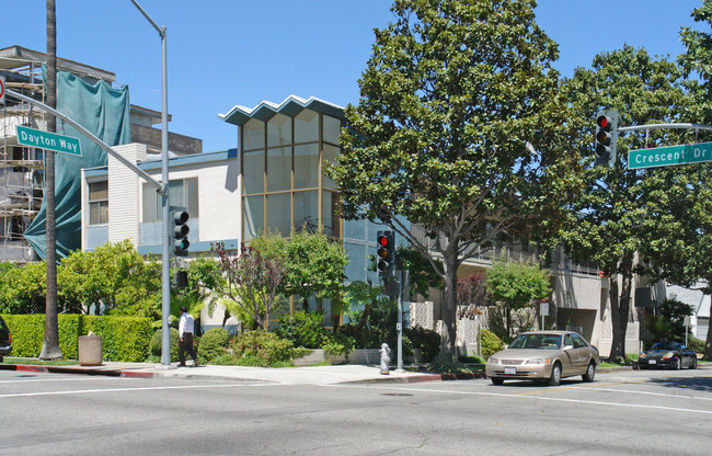 302 N Crescent Dr in Beverly Hills, CA - Building Photo - Building Photo