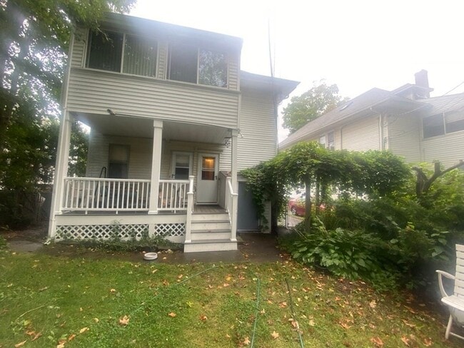 814 Belmont St, Unit 814 in Watertown, MA - Building Photo - Building Photo