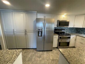 400 Island Way, Unit 505 in Clearwater, FL - Foto de edificio - Building Photo