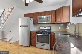 2215 S Hicks St in Philadelphia, PA - Building Photo - Building Photo