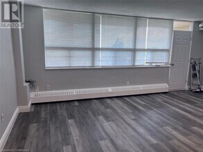 15 Nicklaus Dr in Hamilton, ON - Building Photo - Building Photo