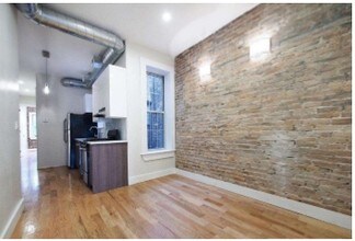 530 Chauncey St in Brooklyn, NY - Building Photo - Interior Photo