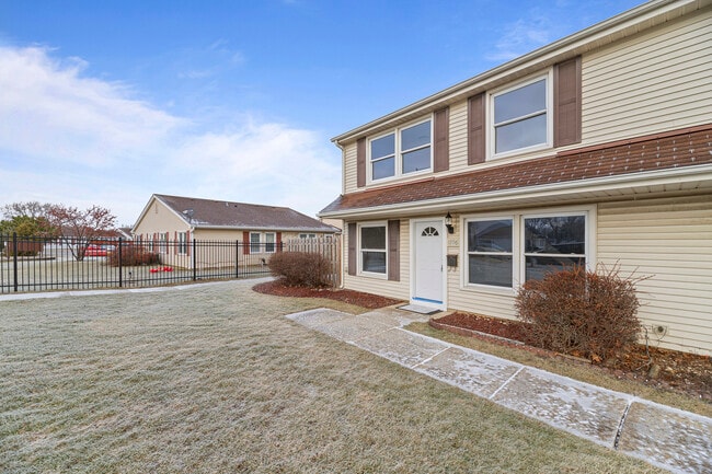 1996 Hancock Dr in Hoffman Estates, IL - Building Photo - Building Photo