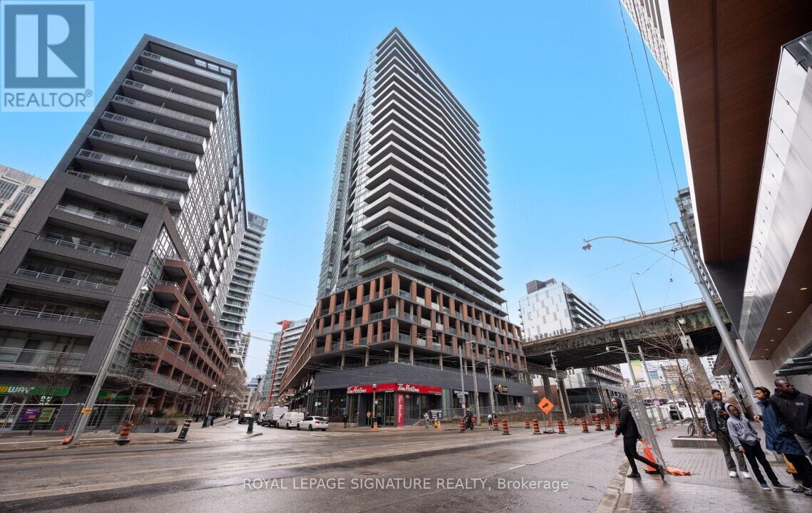 20-320 Bruyeres Mews in Toronto, ON - Building Photo
