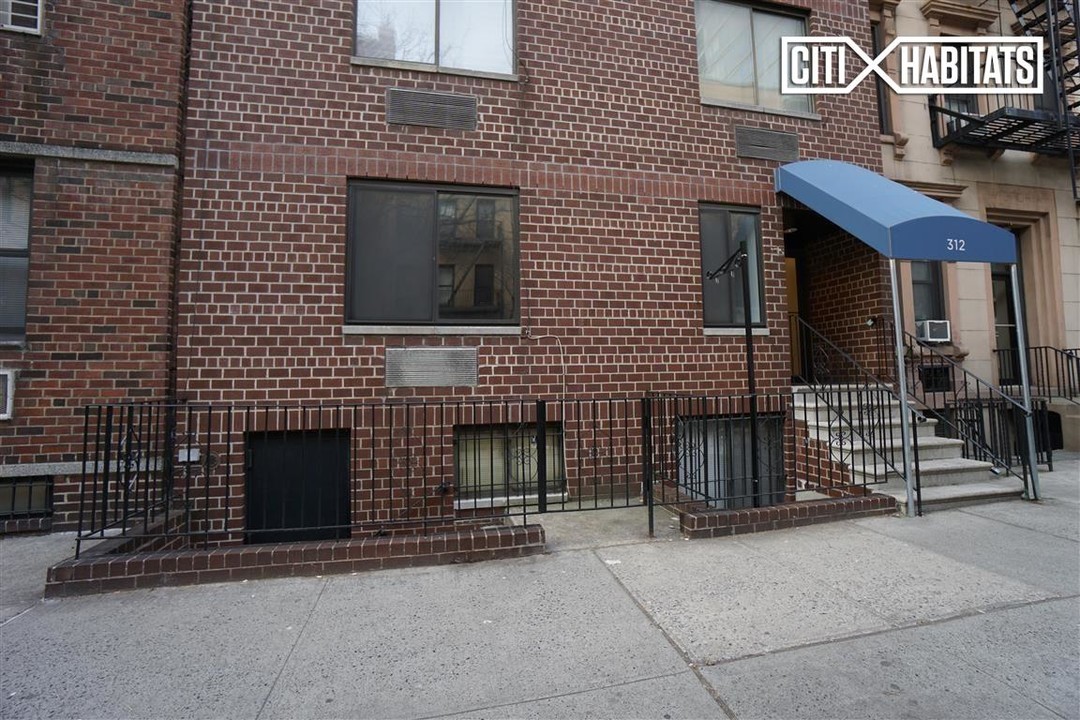 312 E 85th St-Unit -COMM in New York, NY - Building Photo