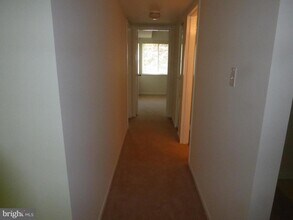 1427 Northgate Sq, Unit 12 in Reston, VA - Foto de edificio - Building Photo