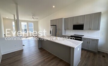 724 Belletrace Cir, Unit 1421 in Chattanooga, TN - Foto de edificio - Building Photo