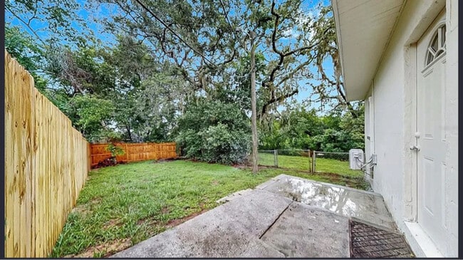 9650 Starline Dr in Dade City, FL - Building Photo - Building Photo