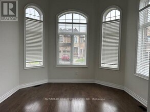 30 Baleberry Cres in East Gwillimbury, ON - Building Photo - Building Photo