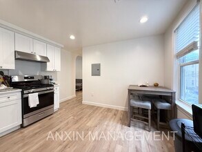 72 Easton St, Unit 2 in Boston, MA - Building Photo - Building Photo