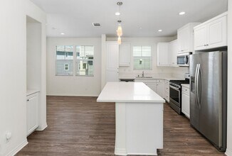 503 Sandpiper Wy in Imperial Beach, CA - Foto de edificio - Building Photo