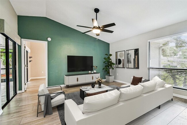 2504 Gulfbreeze Cir in Palm Harbor, FL - Foto de edificio - Building Photo