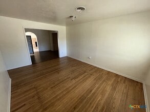 304 Oak St in Copperas Cove, TX - Foto de edificio - Building Photo