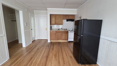 1442 W Howard St, Unit 2 in Chicago, IL - Building Photo - Building Photo