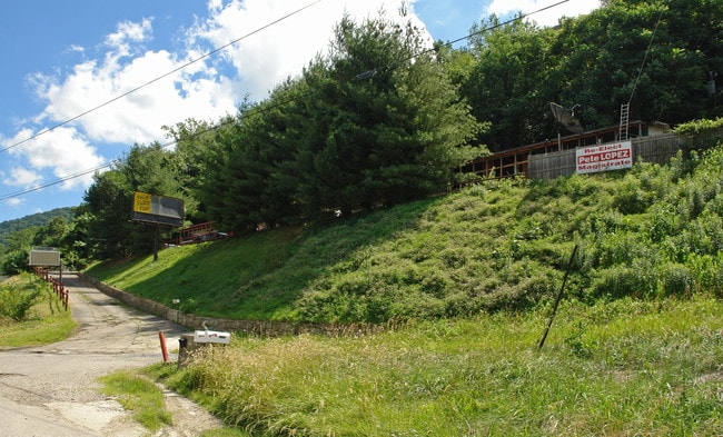 Valley View Apartments in Charleston, WV - Building Photo - Building Photo