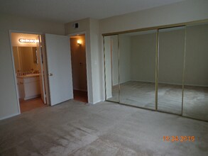 755 N Sweetzer Ave, Unit 203 in Los Angeles, CA - Building Photo - Building Photo