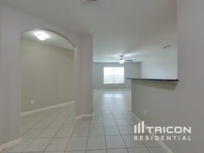 904 American Monarch Dr in La Marque, TX - Building Photo - Building Photo