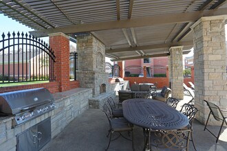 Kelly Park Apartments in Overland Park, KS - Building Photo - Building Photo