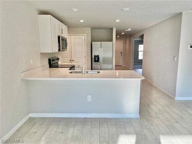 5029 S Rosebud Cir in La Belle, FL - Building Photo - Building Photo