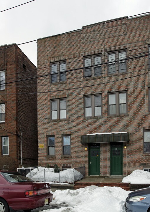 129 Roosevelt Ave in Jersey City, NJ - Building Photo