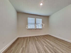 11637 Hillside Dr in Jacksonville, FL - Foto de edificio - Building Photo