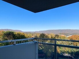 1131 Stringers Ridge Rd in Chattanooga, TN - Building Photo