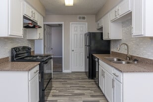 Summerwood Apartments in Irving, TX - Building Photo