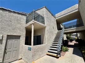 6250 W Flamingo Rd in Las Vegas, NV - Building Photo