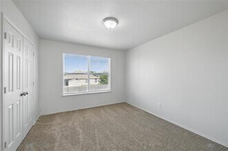 318 Chisholm Trail in Krum, TX - Building Photo - Building Photo
