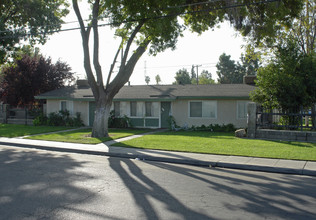 Cedar Courts I & II in Fresno, CA - Building Photo - Building Photo