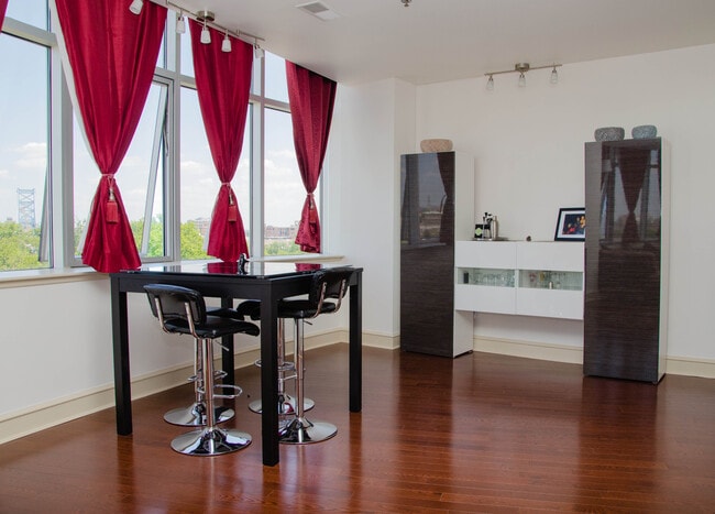 201 N 8th St, Unit 612 in Philadelphia, PA - Foto de edificio - Building Photo